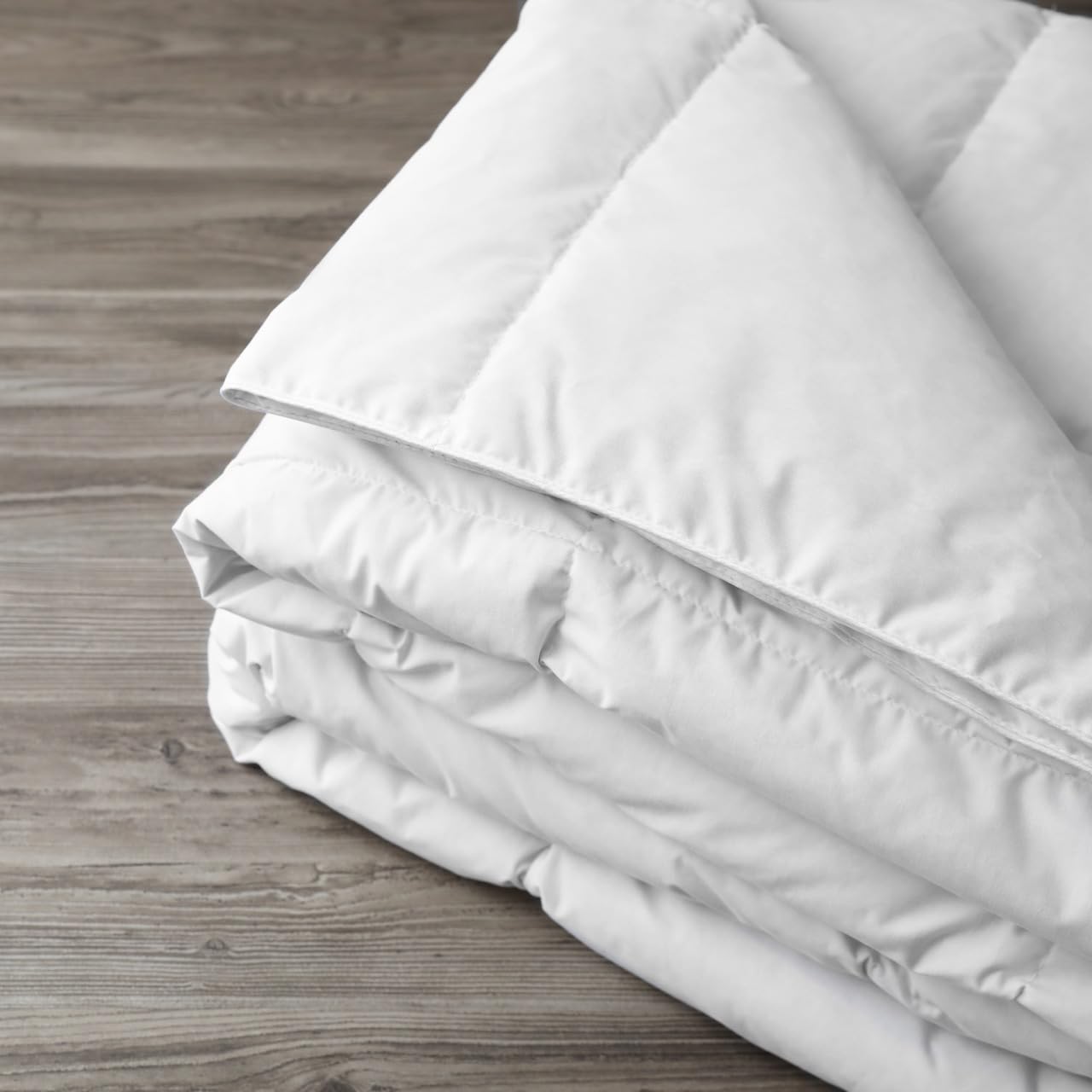 HOMEROKK White Microfiber Down Alternative Comforter, All Season