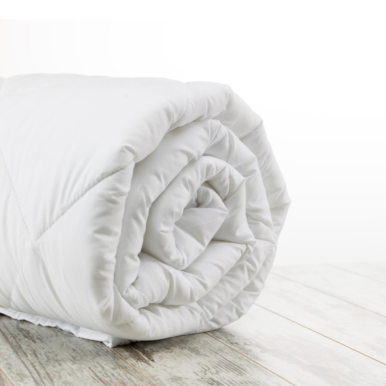 HOMEROKK White Microfiber Down Alternative Comforter, All Season