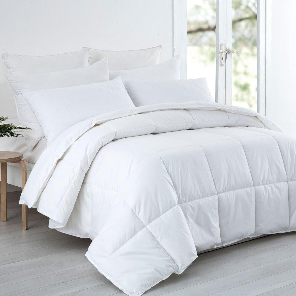 HOMEROKK White All-Season Down-Alternative Comforter