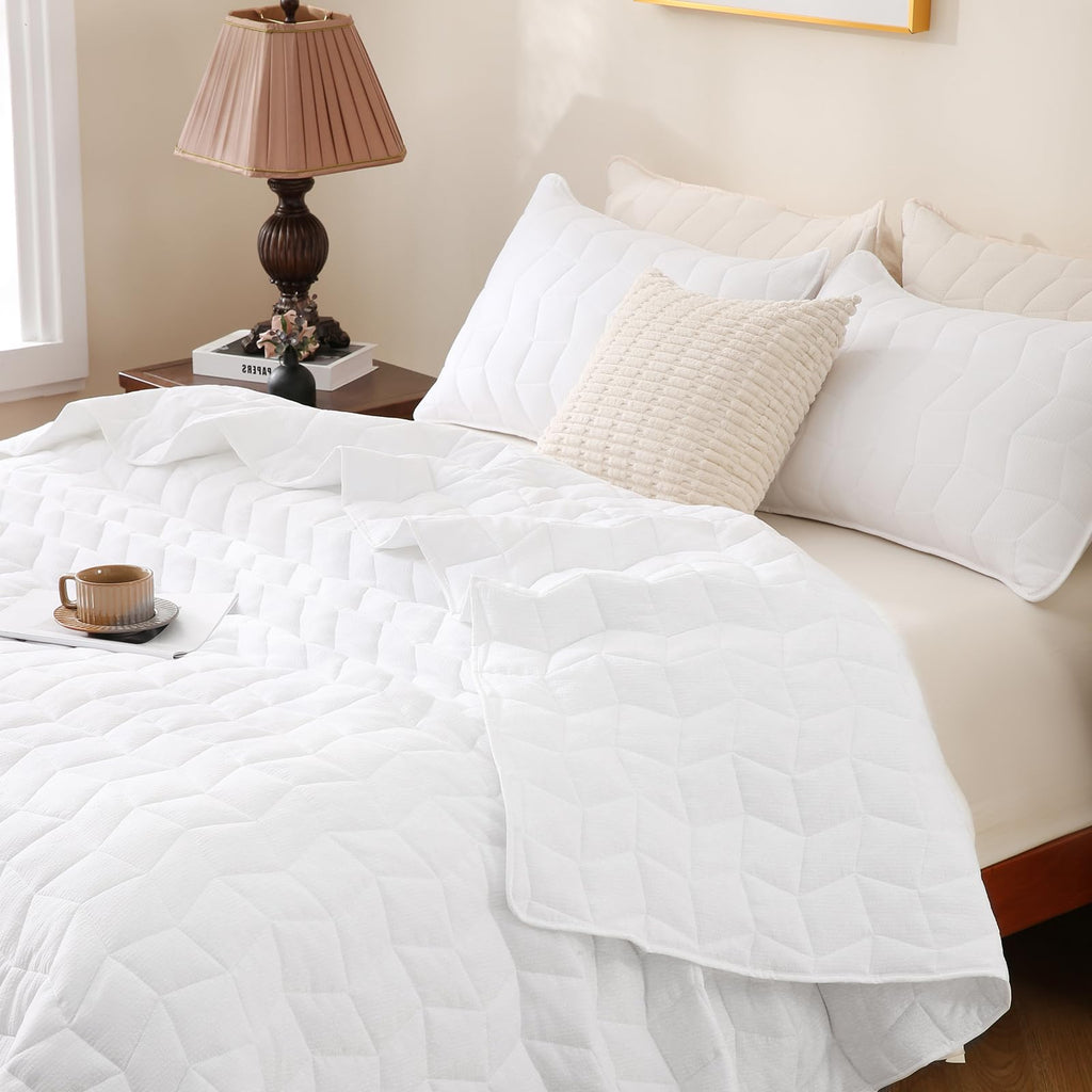 HiSnug Quilt Bedding Set, Reversible Lightweight Bed Spreads OversizedQuilted Bedspread for All Seasons, Soft Washable