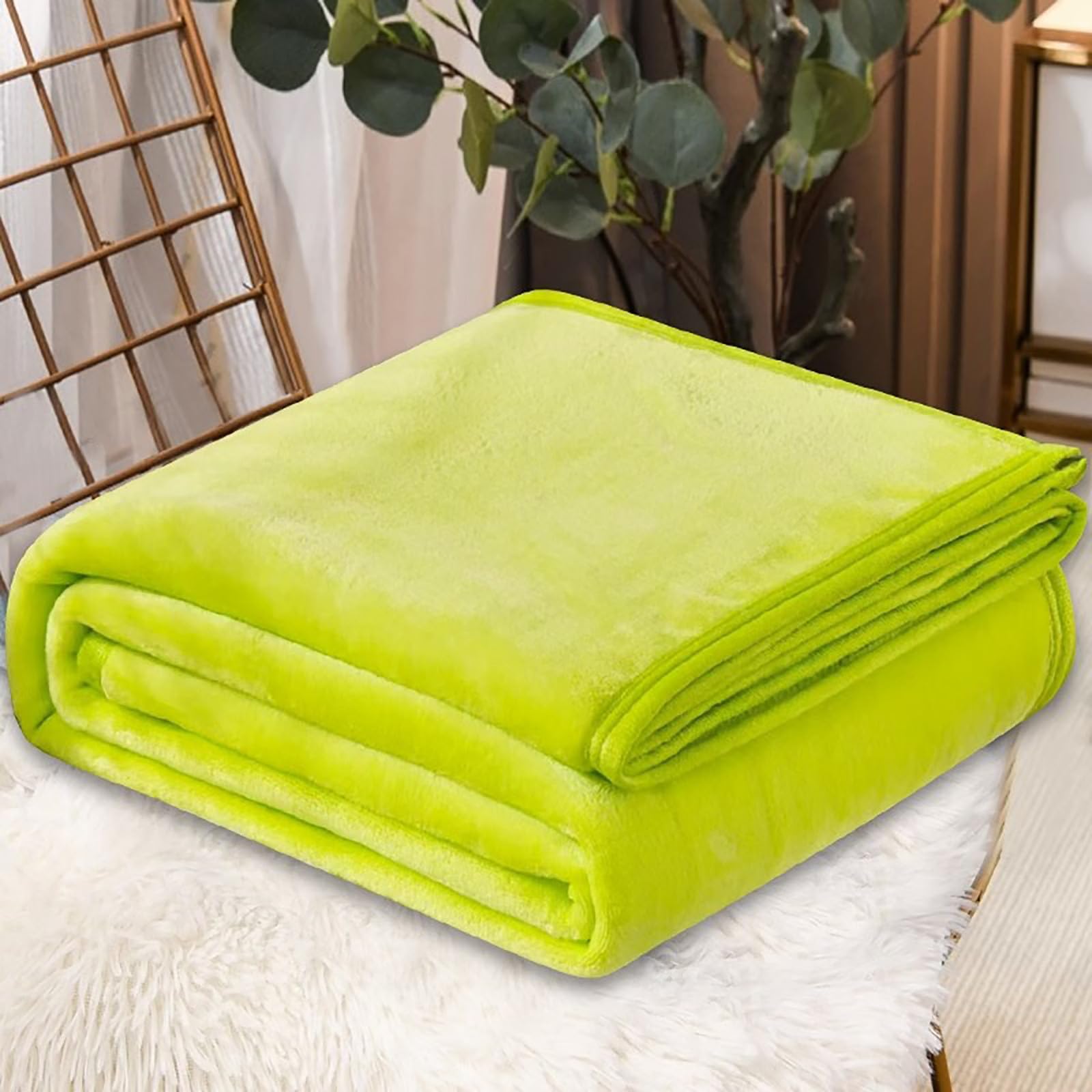Lightweight Microplush Fleece Throw Blanket, 70 x 100 cm