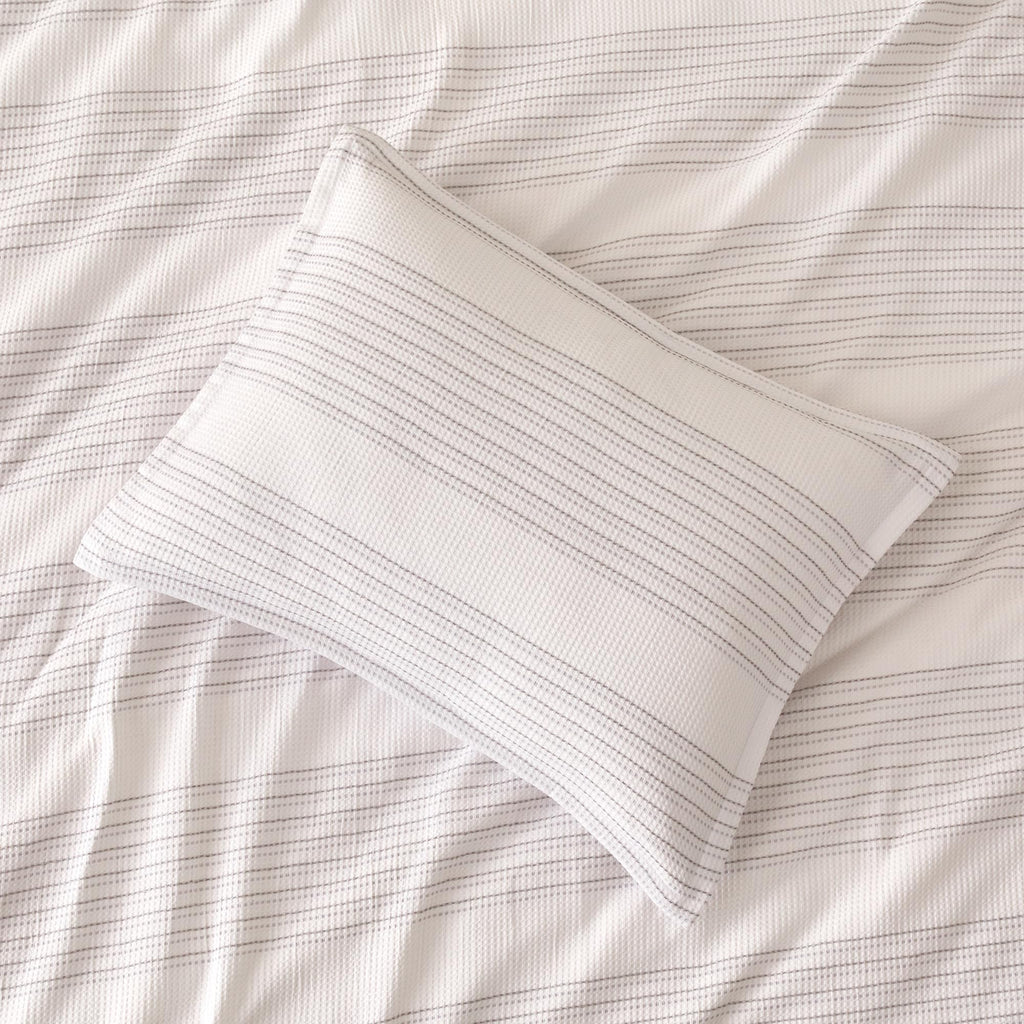 Amazon Basics Waffle Weave Microfiber 2-3 Piece Duvet Cover Set, Includes 1 Duvet Cover and 1-2 Pillow Shams