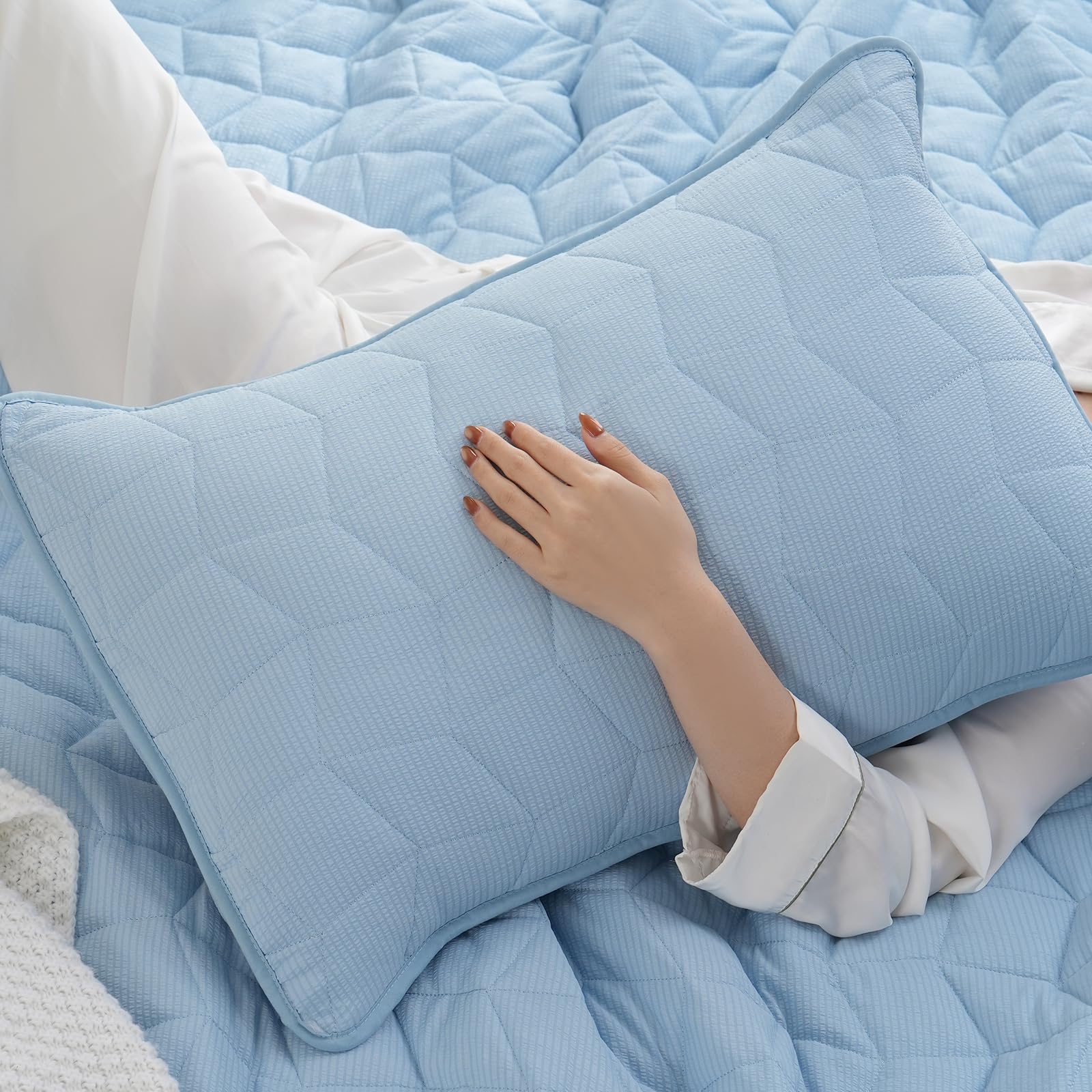 HiSnug Quilt Bedding Set, Reversible Lightweight Bed Spreads OversizedQuilted Bedspread for All Seasons, Soft Washable