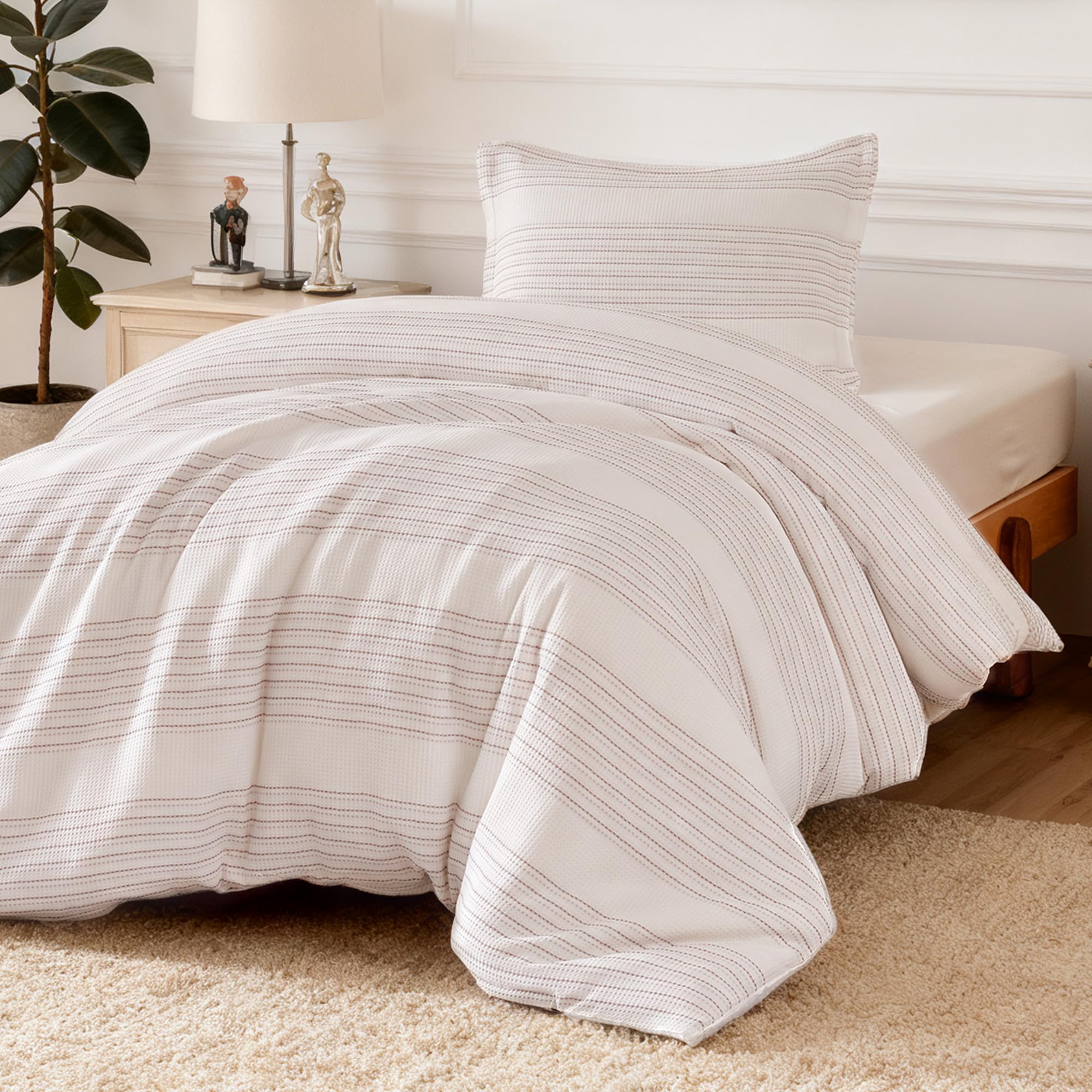 Amazon Basics Waffle Weave Microfiber 2-3 Piece Duvet Cover Set, Includes 1 Duvet Cover and 1-2 Pillow Shams
