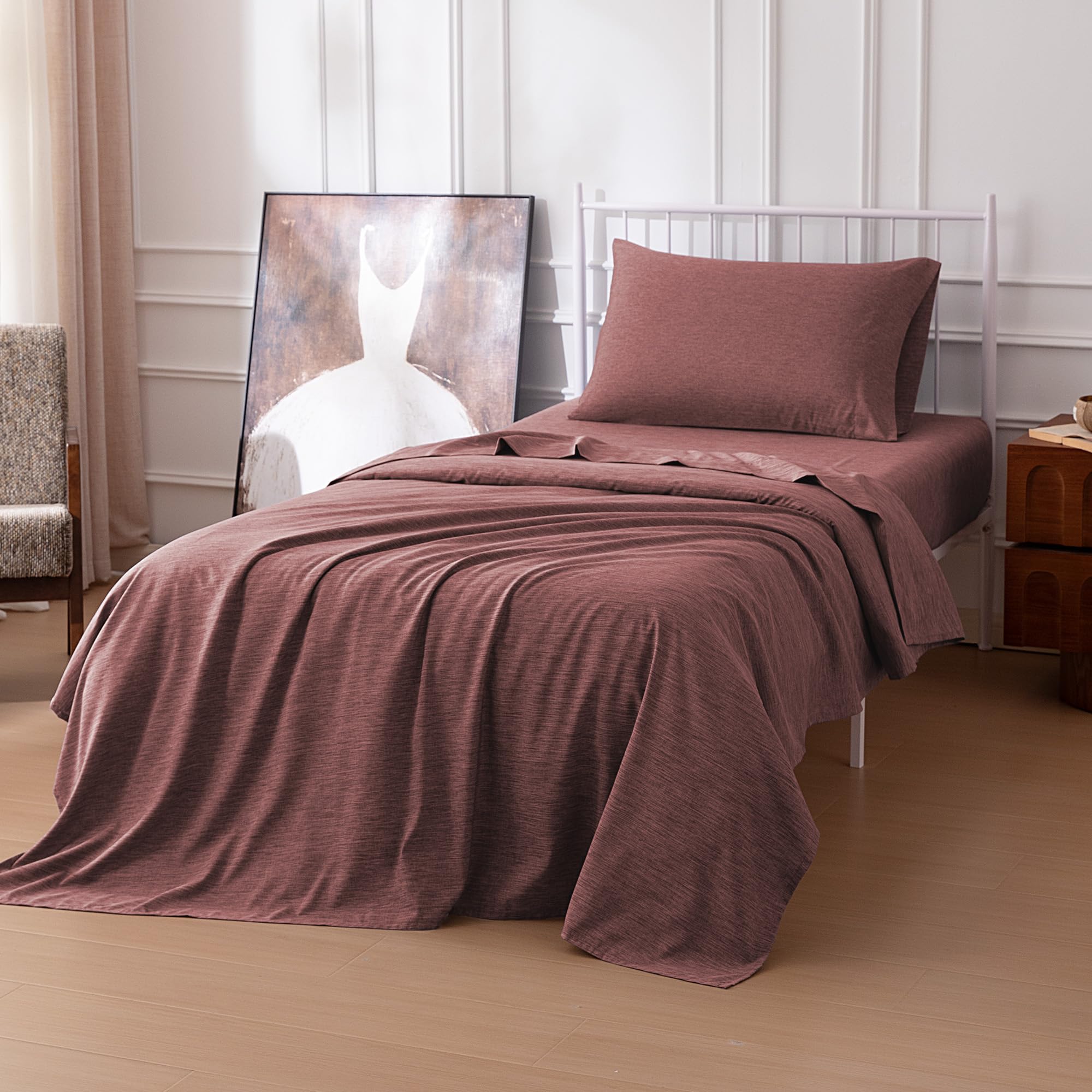 Amazon Basics Cationic Microfiber 3-4-Piece Sheet Set, Wrinkle Free and Easy Fit, 1 Flat Sheet, 1 Fitted Sheet and 1-2 Pillowcase