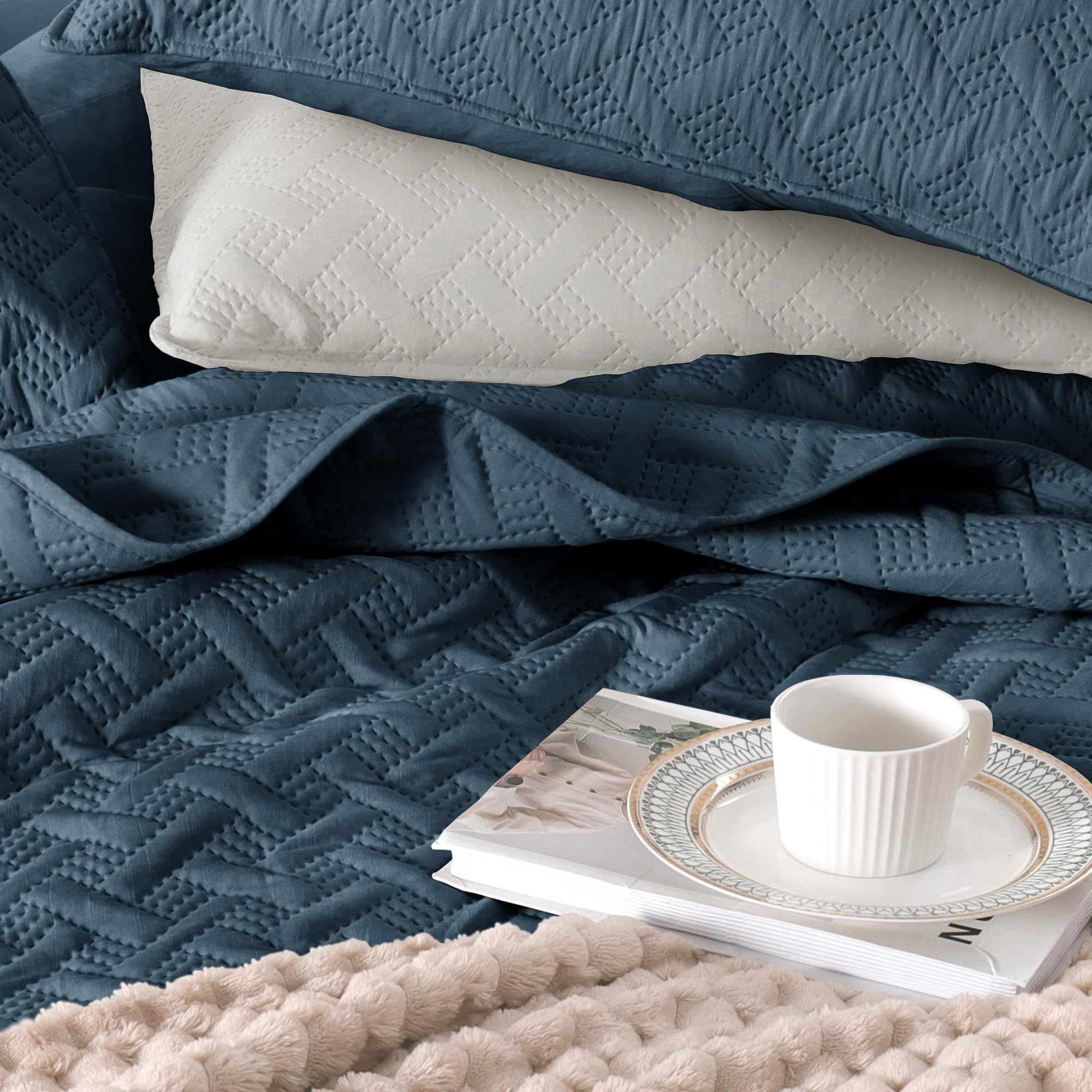 Exclusivo Mezcla Soft Quilt Set, Lightweight Quilts Bedspreads Coverlets Bedding Set for All Seasons