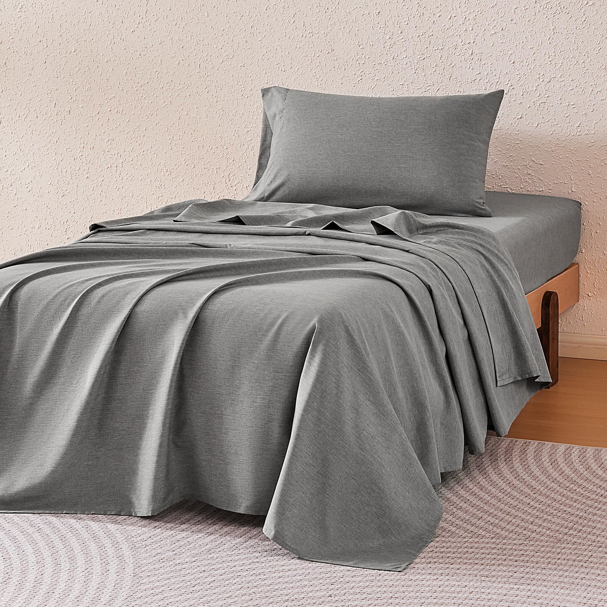 Amazon Basics Cationic Microfiber 3-4-Piece Sheet Set, Wrinkle Free and Easy Fit, 1 Flat Sheet, 1 Fitted Sheet and 1-2 Pillowcase