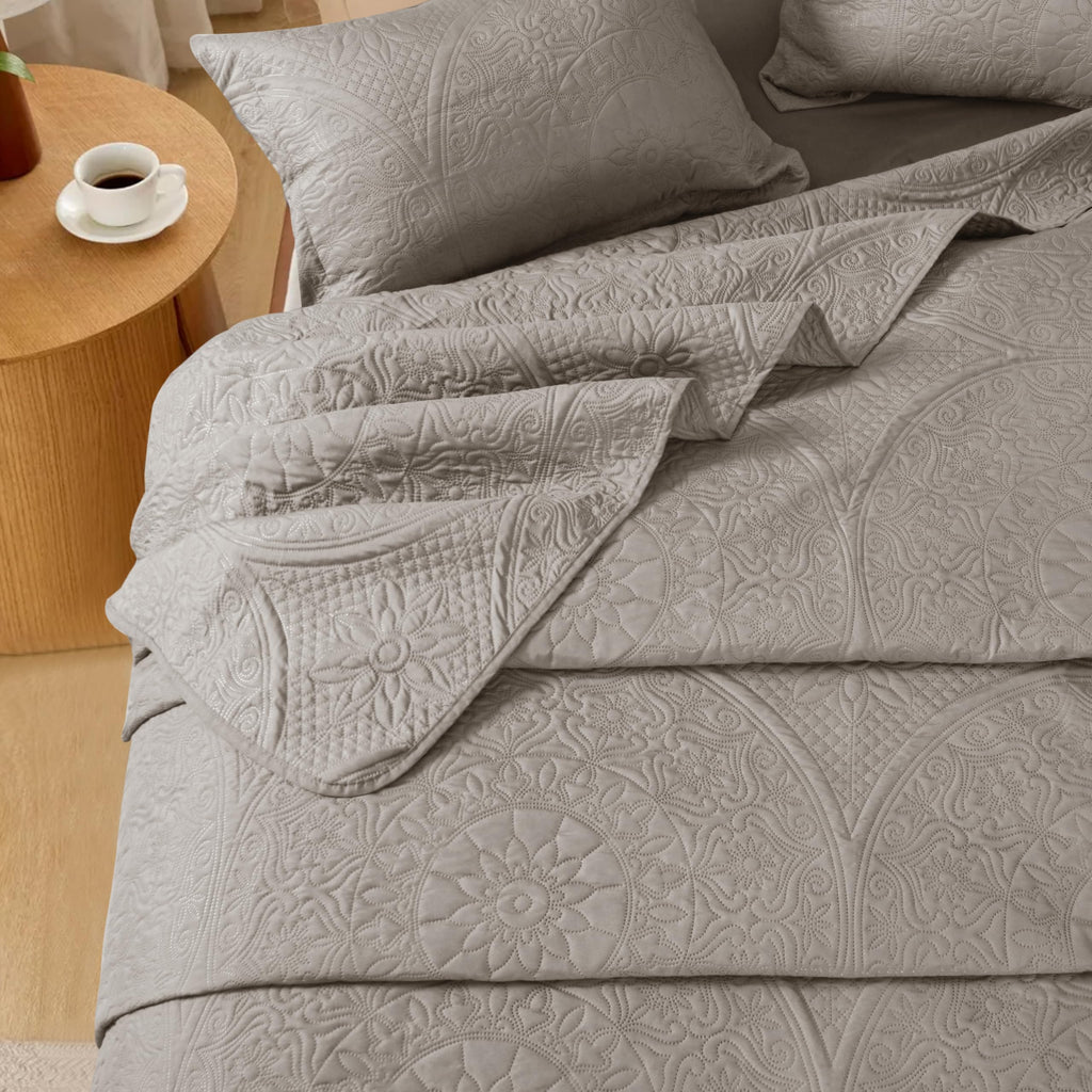 Cotton Passion Quilt Bedding Set - Lightweight Quilted Microfiber Bedspread Floral Pattern