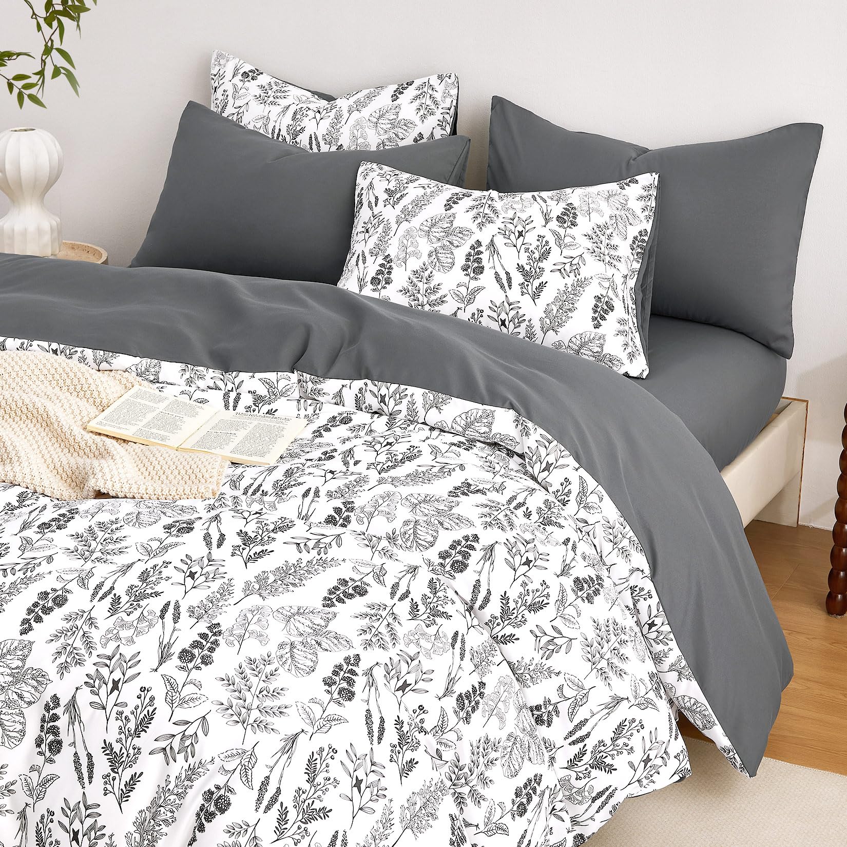 Wake In Cloud - Floral Duvet Cover Set, Botanical Vintage Flower Coquette Cottagecore Aesthetic for Women Teen Girls, Soft Lightweight Bedding, 3-Piece