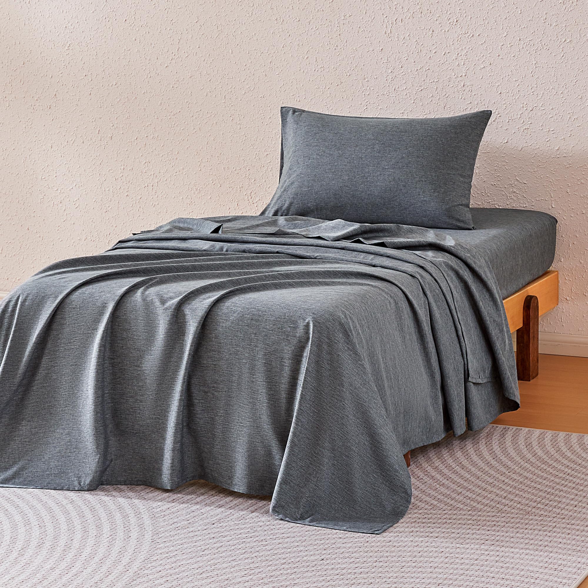 Amazon Basics Cationic Microfiber 3-4-Piece Sheet Set, Wrinkle Free and Easy Fit, 1 Flat Sheet, 1 Fitted Sheet and 1-2 Pillowcase